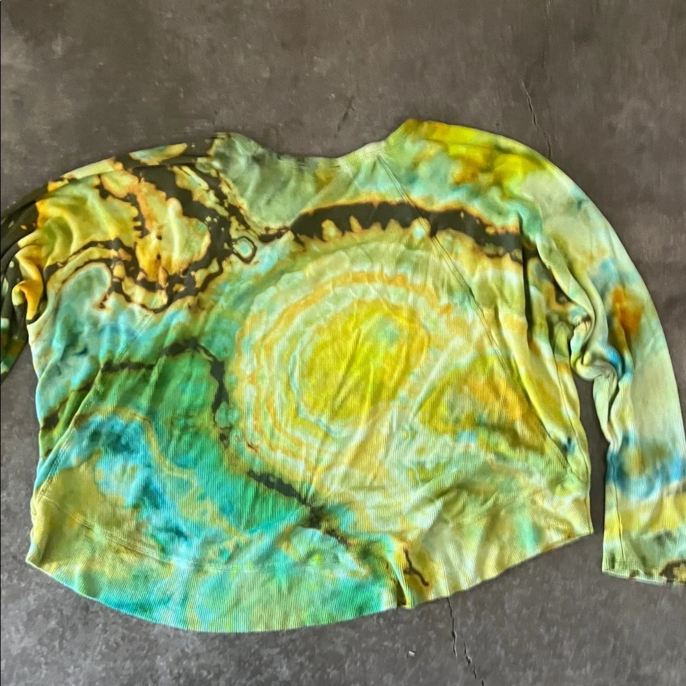 Women’s Green Tie-Dye Long Sleeve Top - Picture 2 of 2